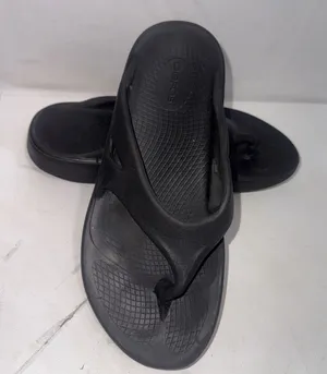 OOFOS Ooriginal Recovery Black Sandals Thong Flip Flops Women's Size 9 Men's 7 thumbnail 1