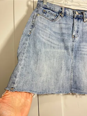 BLANKNYC Size 25 Light Wash Frayed Raw Hem Denim Mini Skirt thumbnail 2