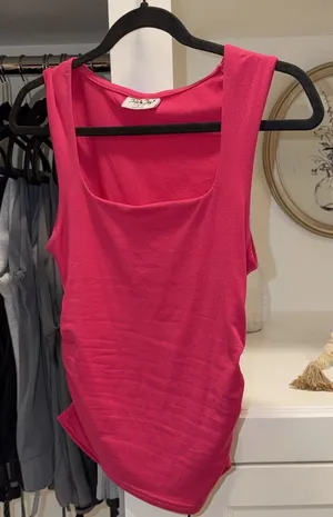 Aritzia Pink square neck ruched sides Tank Top size  small thumbnail 1