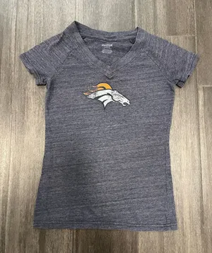 Soft heathered navy V-neck tee. Front Denver Broncos logo in white and orange. Lightweight, casual team tee. Great for everyday wear. Reebok size small thumbnail 1