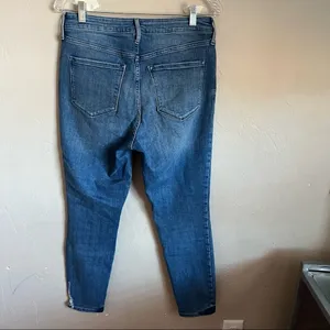 Old Navy Super Skinny‎ High Rise Distressed Denim Jeans thumbnail 6
