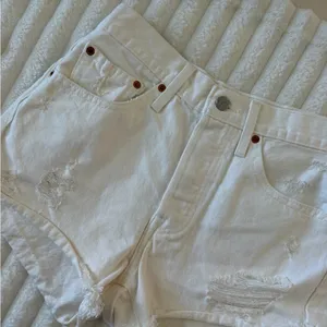 Levi's Women's 501 button fly White Jean Shorts thumbnail 2