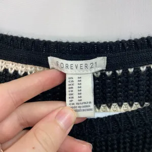 Forever 21 women's black cream thick knit striped crewneck sweater stretch M‎ thumbnail 3