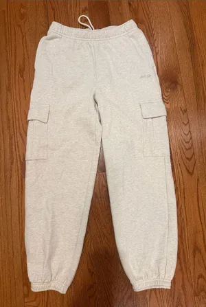 Aritzia Cozy Sweatfleece Mega Cargo Sweatpant Size Small thumbnail 1