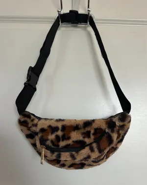 Cheetah Fanny Pack Crossbody Bag Black thumbnail 1