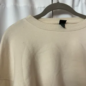 Cream Cropped Cotton Crewneck Sweatshirt Size Medium thumbnail 4
