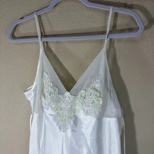 Delicates Intimate Nightgown/Slip White Lace Florals Sz M Bridal Honeymoon Vacay thumbnail 2