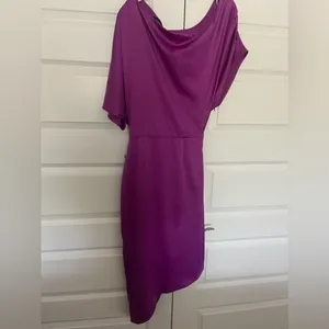 Elliatt Carson Satin One Shoulder Asymmetric‎ Midi Dress Purple Orchid New thumbnail 7