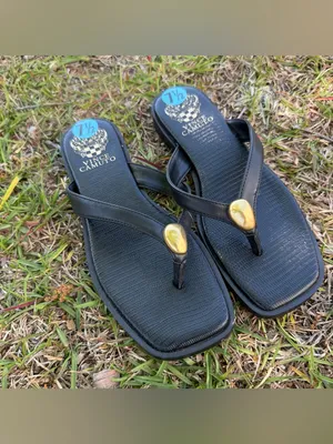 Vince Camuto Black Flip Flop Sandals Gold Detail Size 7.5 NWT thumbnail 2
