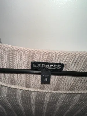 Express sweater thumbnail 3