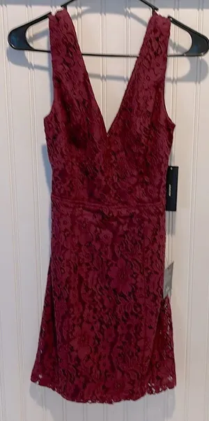 ‎NWT-Burgundy Lace Dress-Size Small thumbnail 1