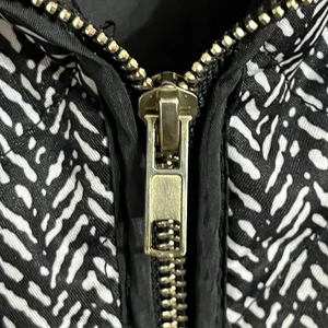 Wanna‎ B Vest Women's Large Black and White Zipper Pockets Quilted Fall Winter thumbnail 3