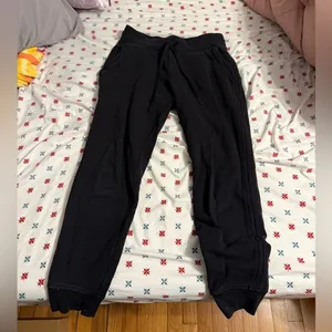 Lululemon women’s black joggers thumbnail 1
