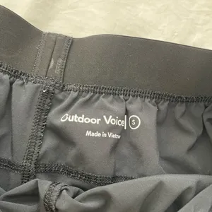 Outdoor voices BLACK Relay shorts. Size Small. thumbnail 6