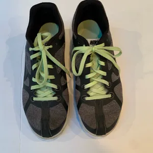 Nike Air Max S2S gray knit upper training shoe black trim and green laces Size 8 thumbnail 3