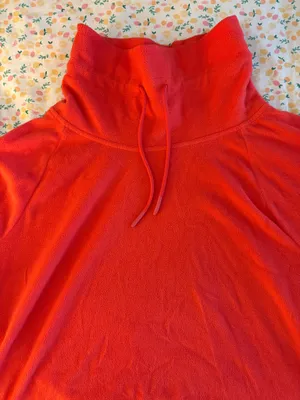Old Navy Cropped athletic top thumbnail 2