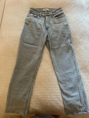 Abercrombie High-Rise Jeans thumbnail 1