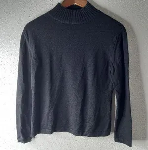 Harold's M Extra Fine Merino Wool Long Sleeved Pullover Sweater in Black thumbnail 1