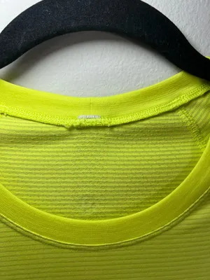 Lululemon Woman's Swiftly Tech Yellow Lime Seamless Short Sleeved Shirt Top Sz 4 thumbnail 3