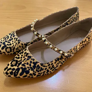 Crown & Ivy Pearl Strap Ballerina Flats - Cheetah size 8.5 thumbnail 3