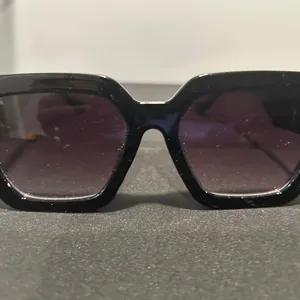 Black Square Sunglasses thumbnail 7