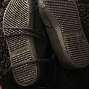 Black Canvas Lace thumbnail 3