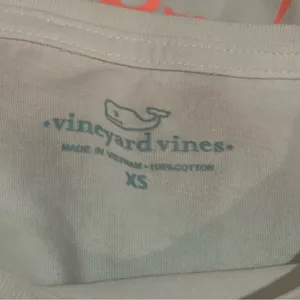 Vineyard Vines White Graphic T-Shirt Long Sleeve Top Size XS thumbnail 3
