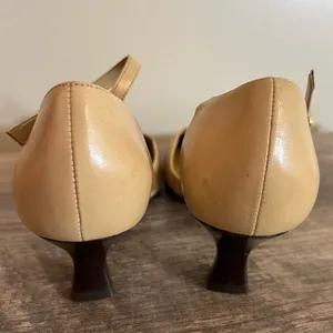 Vintage Michelle D Leather Heels W/ Ankle Strap Women’s Size 6 Beige Neutral thumbnail 6