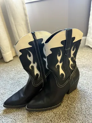 Universal Threads Boots thumbnail 1