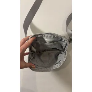 Lululemon Belt Bag Womens One Size Gray Everywhere Crossbody Fanny Pack Nylon‎ thumbnail 4