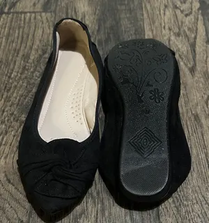 Elegant Black Knotted Flats Size 7 thumbnail 1