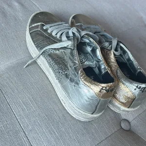 P448 Gold Silver Metallic Sneakers Size 37 thumbnail 7