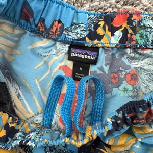 Patagonia Barely Baggies Shorts Kelp Garden Radar Blue thumbnail 3