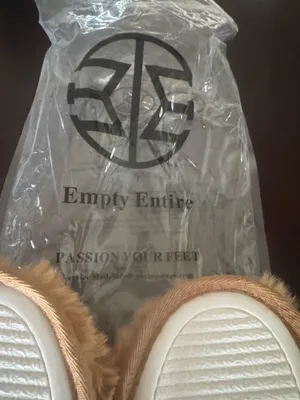 New Empty Entire faux fur slippers size 10-10.5 thumbnail 4