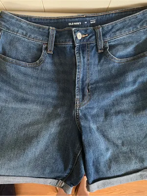 Old Navy Blue Denim Cuffed Jean Women’s Shorts thumbnail 2
