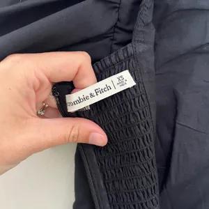 ABERCROMBIE- Puff Sleeve Plunge Midi Dress Black Size XS thumbnail 7