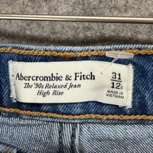 Abercrombie & Fitch The 90s Relaxed Jeans 31/12 SHORT Blue Classic Americana thumbnail 12