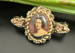 Vintage Unsigned Victorian Lady Portrait Cameo Scarf Clip 9g. thumbnail 1