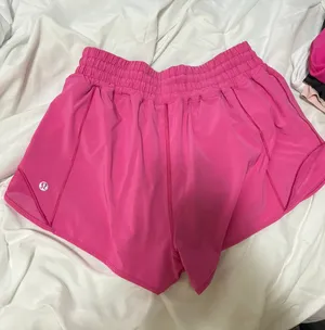 Lululemon Hotty Hot Short 2.5” thumbnail 2