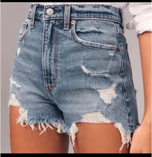Abercrombie high rise the mom short thumbnail 1