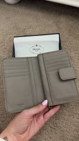 Prada Wallet thumbnail 2