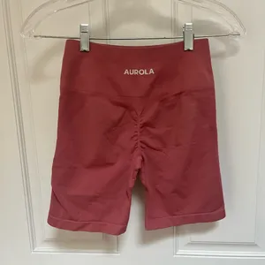 Aurola pink biker compression shorts with scrunch‎ size medium pink thumbnail 3