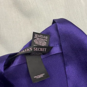 Victoria’s Secret Satin Short Kimono Robe thumbnail 5