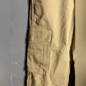 ARITZIA Tna Cargo Khaki Pants in size 0 thumbnail 7