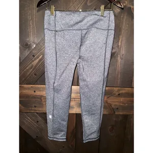 VICTORIA'S SECRET Sz Medium M VSX SPORT KNOCKOUT CAPRI LEGGINGS‎ GRAY thumbnail 2