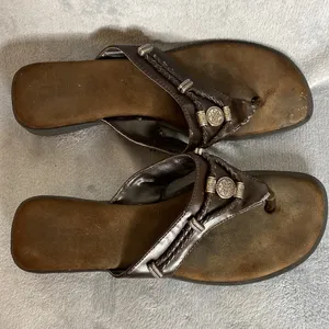 Women’s White Mountain Brown Cezar Silver Medallion Slip-on Sandal Shoes 9 thumbnail 5