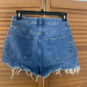 BDG Urban Outfitters Mom High Rise Blue Denim Cutoffs Shorts Sz 27 thumbnail 5
