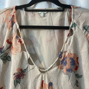 Lucky Brand Vintage Pink Floral Look Blouse with Neckline Details Size Small thumbnail 3