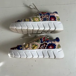 FREE PEOPLE- Catch Me If You Can Crochet Sneakers Multi Color Size 7 thumbnail 4