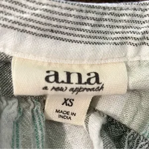 a.n.a Gray and Light Green Striped Linen V-Neck Pullover Blouse Women’s Size XS thumbnail 10